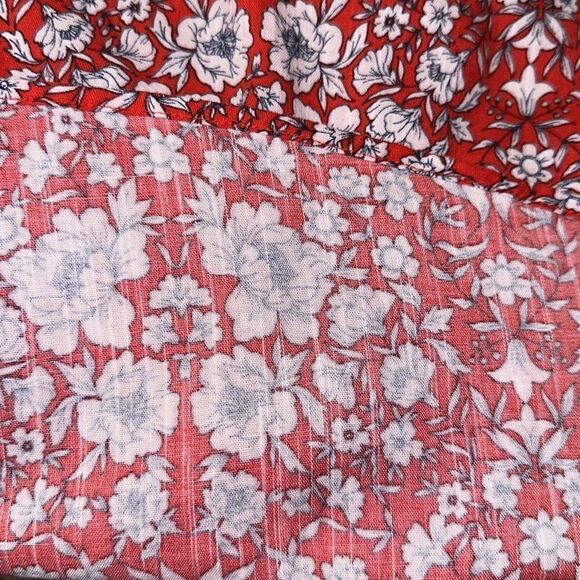 StJohn’s Bay 2X Classic All American Colors Red Blue White Floral V-Neck Blouse - Picture 12 of 12